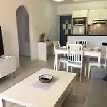 Apartment Stylish 1br With Pool - Near Mall, Restaurants & Shops *