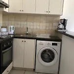 Stylish 1br With Pool - Near Mall, Restaurants & Shops *