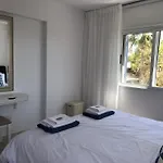 Stylish 1br With Pool - Near Mall, Restaurants & Shops