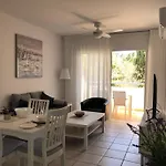 Stylish 1br With Pool - Near Mall, Restaurants & Shops * Paphos