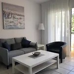 Apartment Stylish 1br With Pool - Near Mall, Restaurants & Shops *