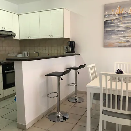 Stylish 1br With Pool - Near Mall, Restaurants & Shops Paphos