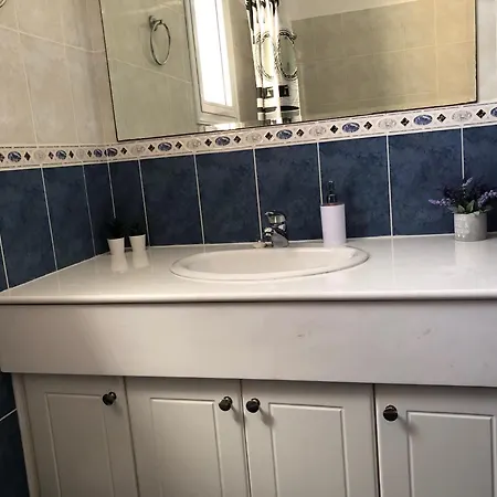 Stylish 1br With Pool - Near Mall, Restaurants & Shops Апартаменты Пафос