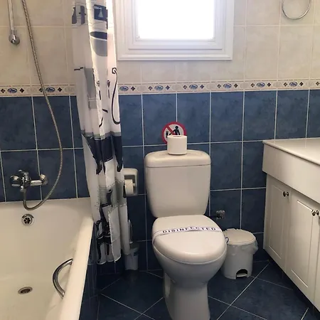 Stylish 1br With Pool - Near Mall, Restaurants & Shops * Пафос