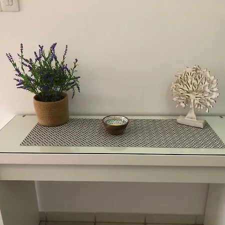 Stylish 1br With Pool - Near Mall, Restaurants & Shops