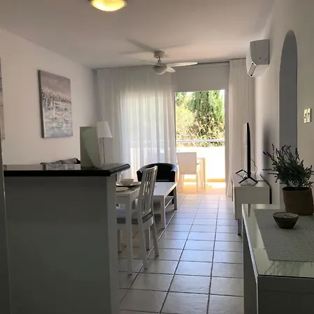 Stylish 1br With Pool - Near Mall, Restaurants & Shops Apartamento