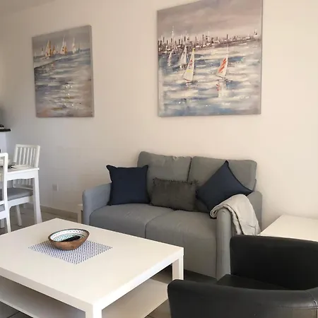 Stylish 1br With Pool - Near Mall, Restaurants & Shops