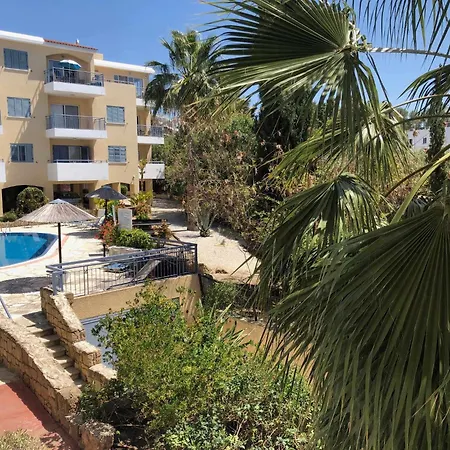 Stylish 1br With Pool - Near Mall, Restaurants & Shops * Пафос