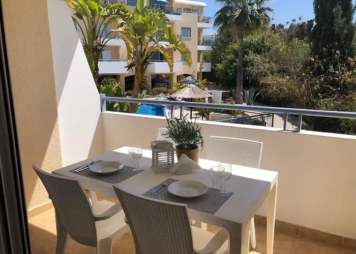 Stylish 1br With Pool - Near Mall, Restaurants & Shops *