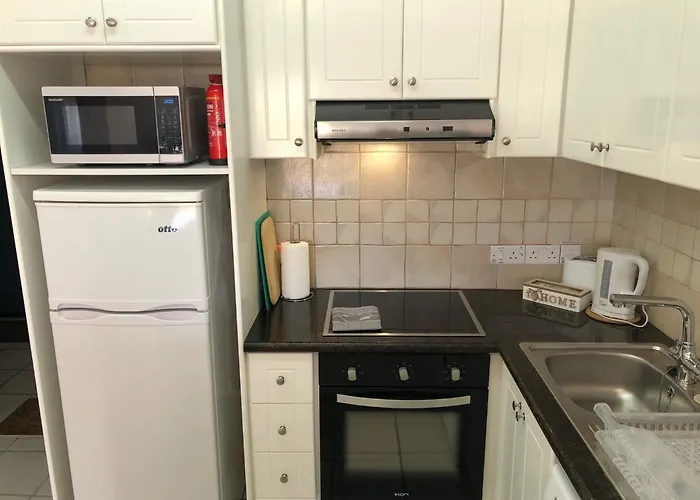 Stylish 1br With Pool - Near Mall, Restaurants & Shops