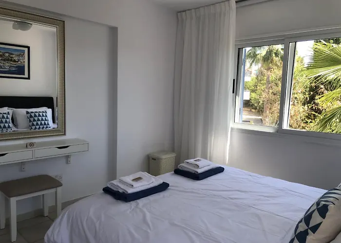 Stylish 1br With Pool - Near Mall, Restaurants & Shops