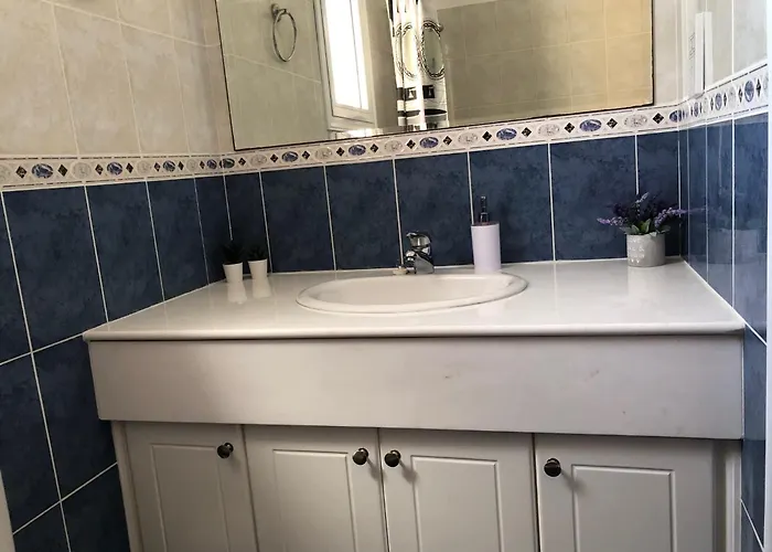 Stylish 1br With Pool - Near Mall, Restaurants & Shops شقة بافوس