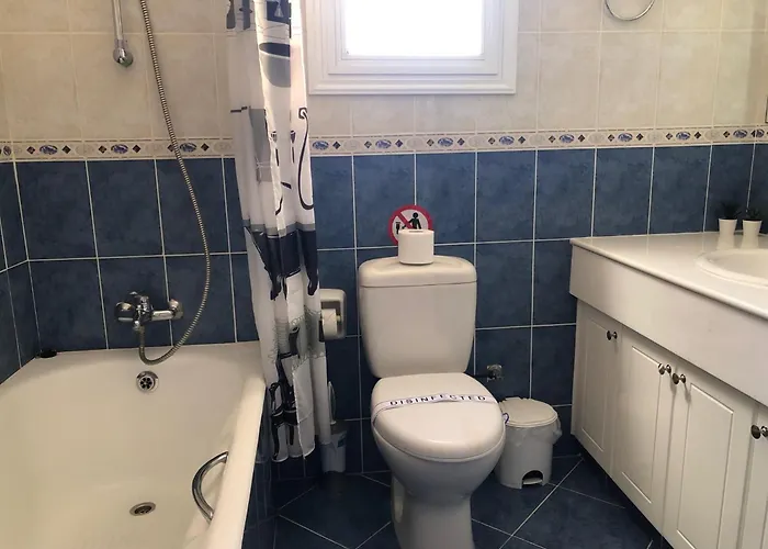 Stylish 1br With Pool - Near Mall, Restaurants & Shops * Paphos