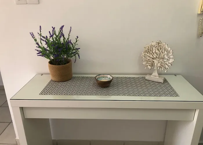 Stylish 1br With Pool - Near Mall, Restaurants & Shops