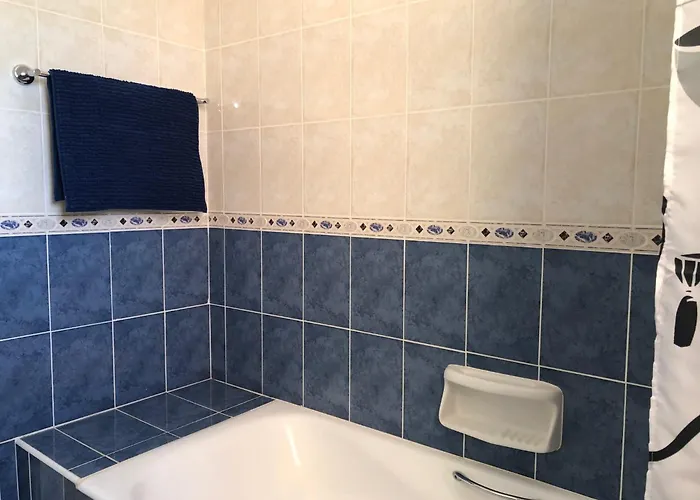 Stylish 1br With Pool - Near Mall, Restaurants & Shops * بافوس