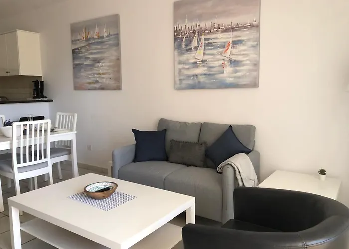 Stylish 1br With Pool - Near Mall, Restaurants & Shops