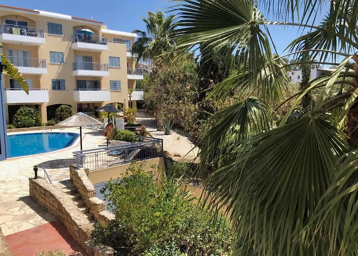 Stylish 1br With Pool - Near Mall, Restaurants & Shops * Paphos