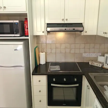 Stylish 1br With Pool - Near Mall, Restaurants & Shops