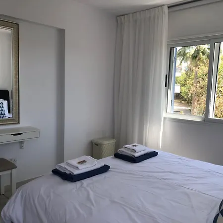 Stylish 1br With Pool - Near Mall, Restaurants & Shops