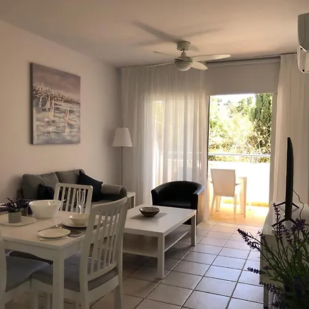 Stylish 1br With Pool - Near Mall, Restaurants & Shops * Paphos